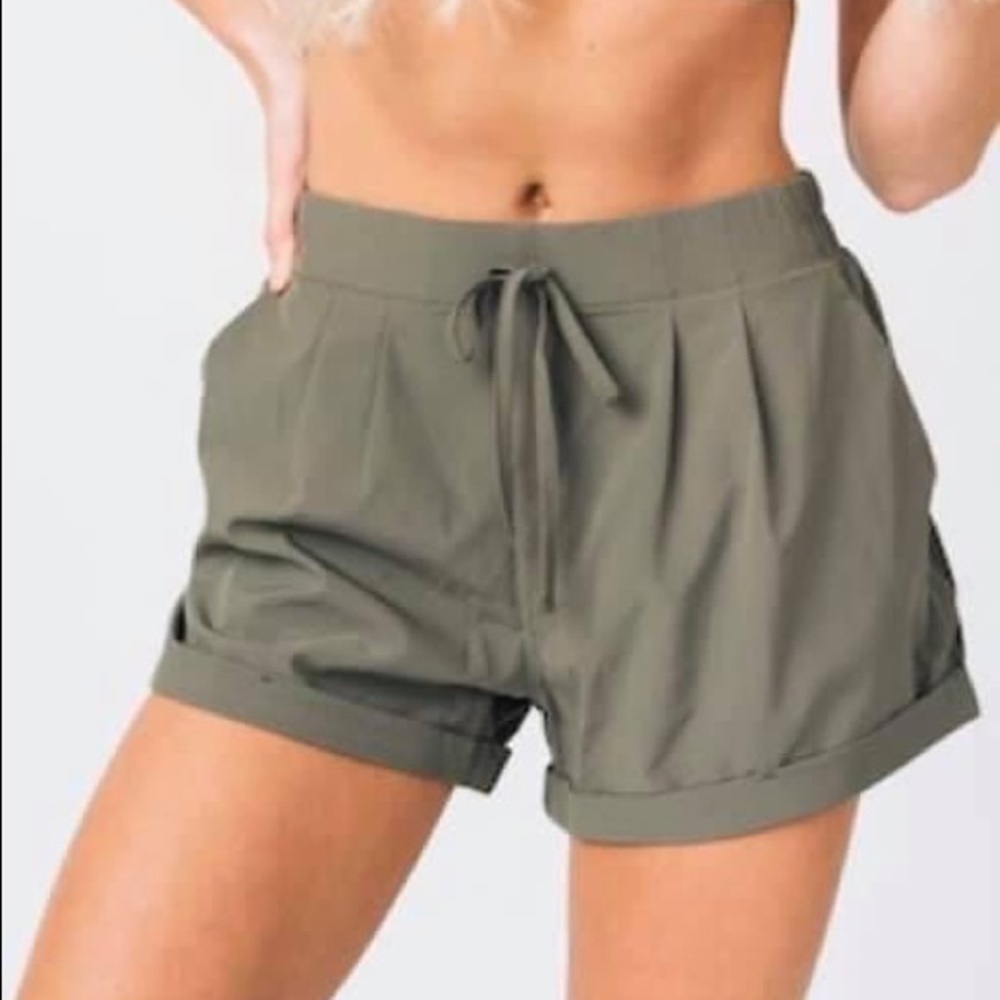 Zyia Summer Shorts, Olive